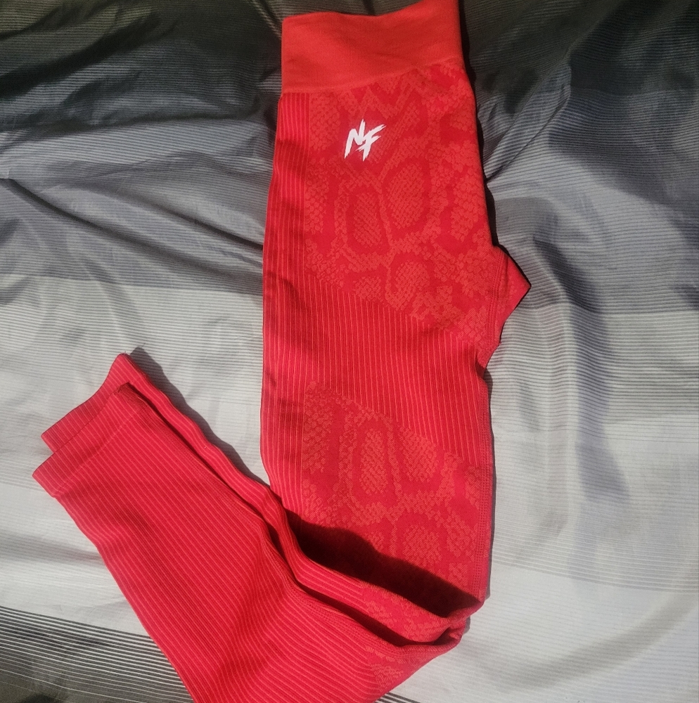 Seamless red snake skin leggings